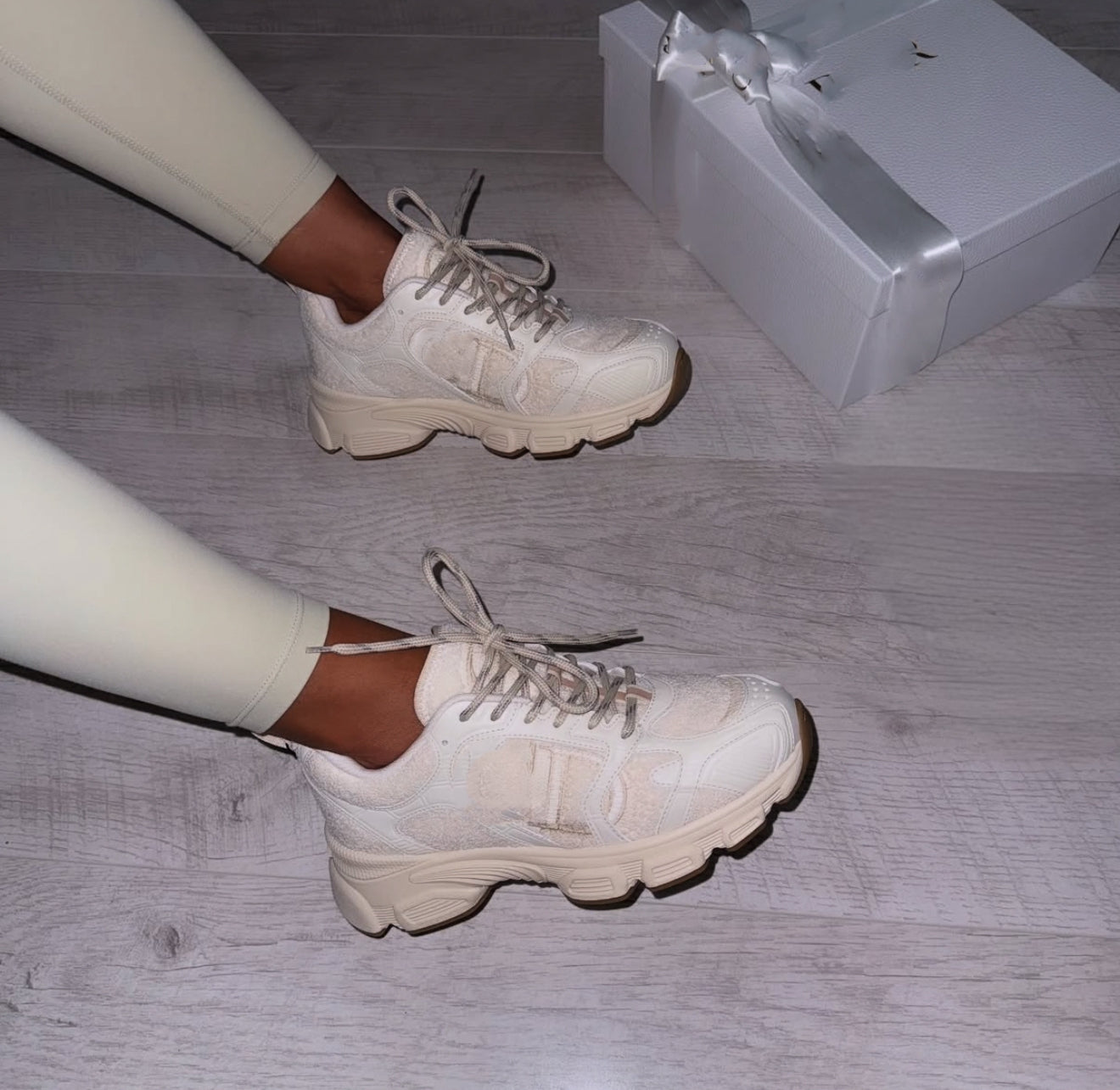 Cream Runners